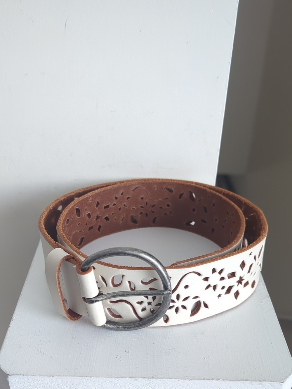 Women's Cream Laser-Cut Leather Belt with Round Buckle 38L End To End